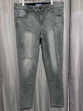 Democracy Women's Skinny Jeans in Grey